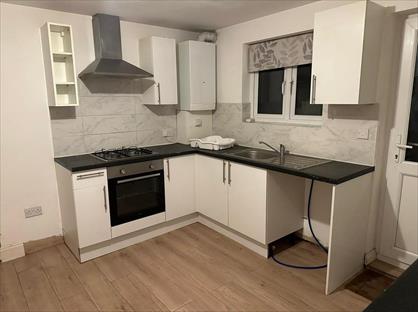 7 Bed Terraced House, Whalebone Lane, RM8