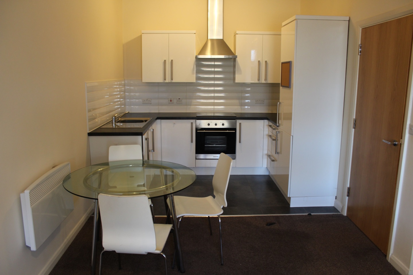 1 Bed Flat, Peel Villa, LS27 photo 3