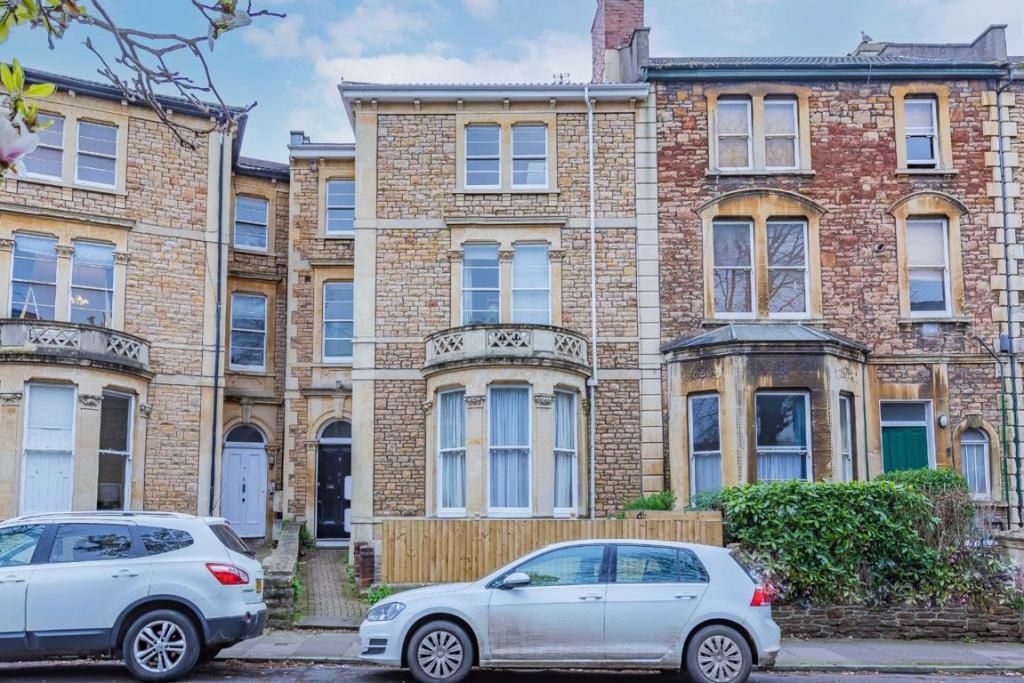 Studio Flat, Whatley Road, BS8
