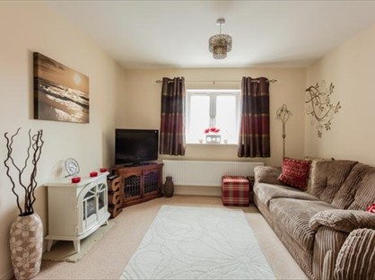 2 Bed Flat, Hallaton Drive, LE7