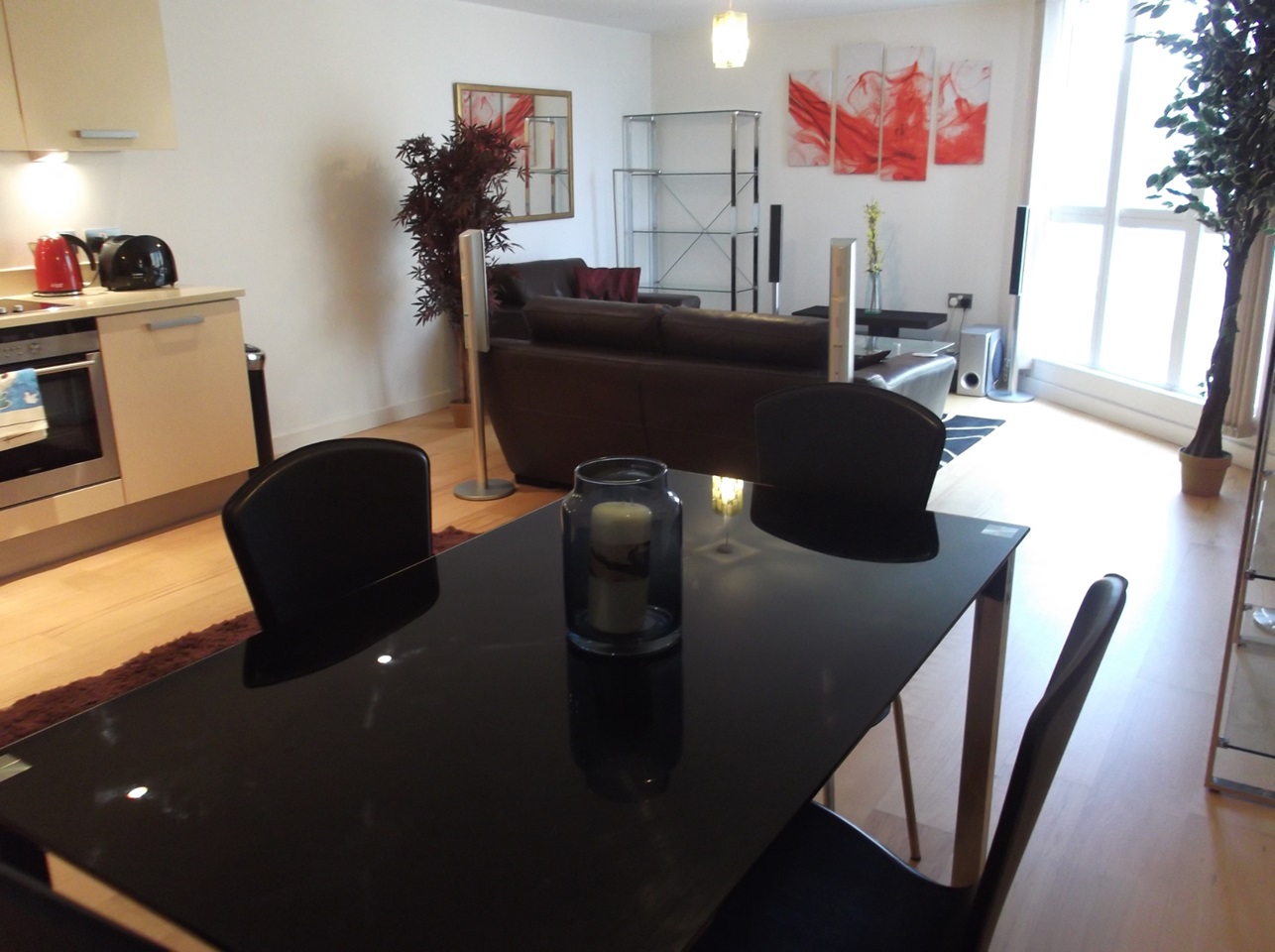 2 Bed Flat, Water Gardens Square, SE16 photo 2