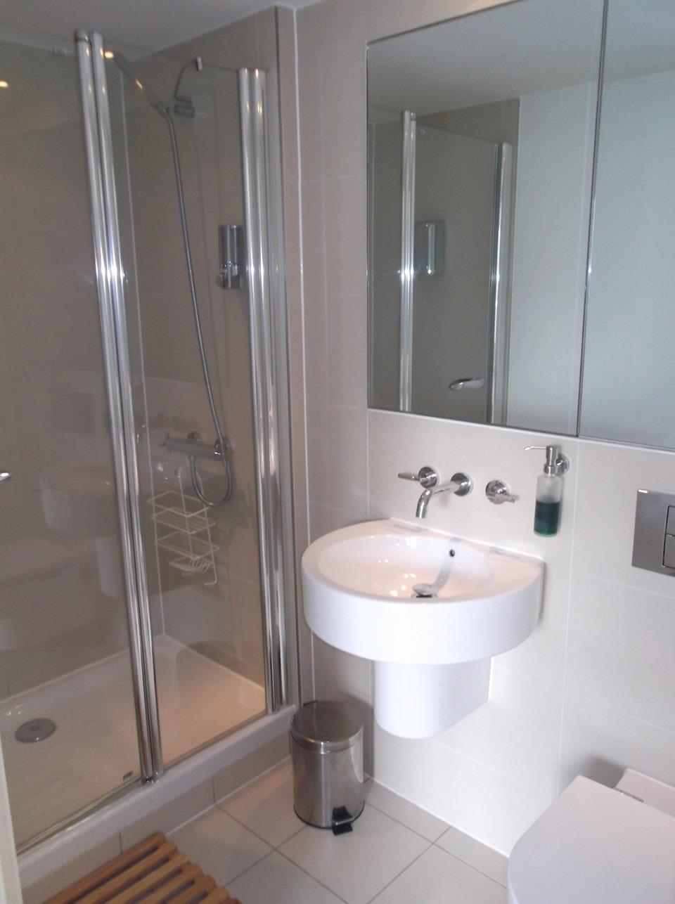 2 Bed Flat, Water Gardens Square, SE16 photo 5