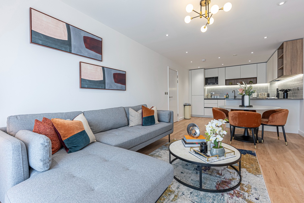 London 3 Bed Flat, Farington House, NW9 To Rent Now for £3,500.00 p/m