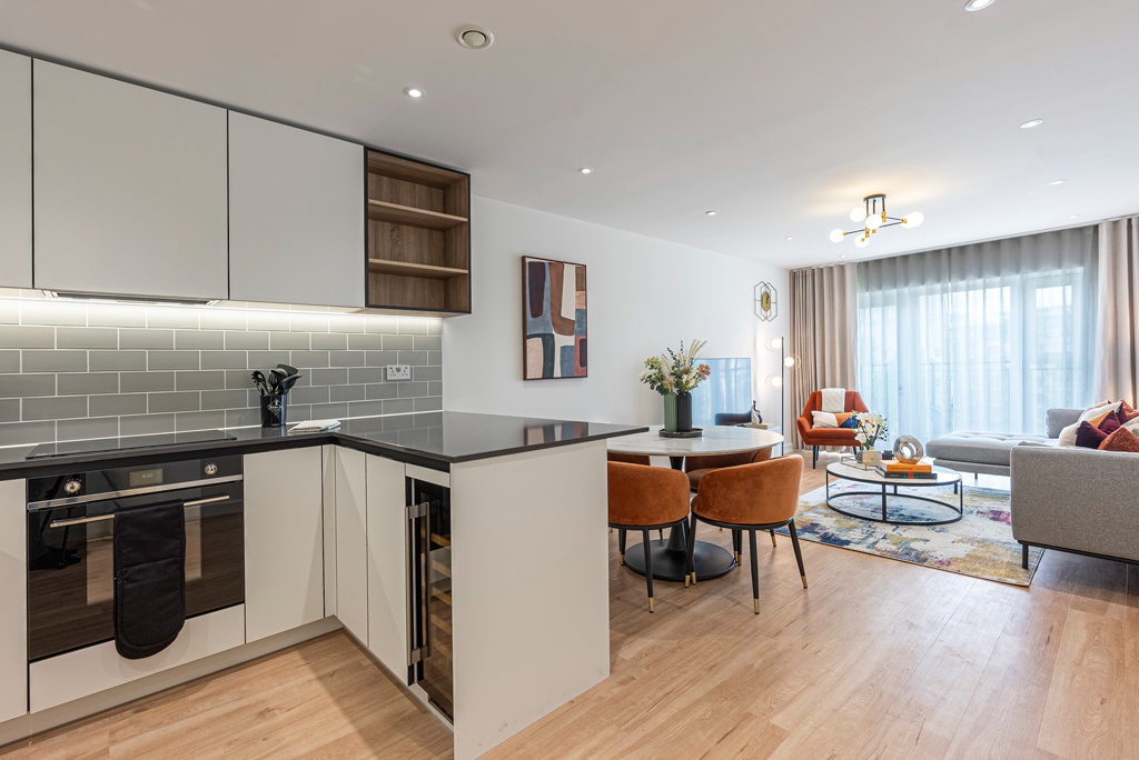 London 3 Bed Flat, Farington House, NW9 To Rent Now for £3,500.00 p/m