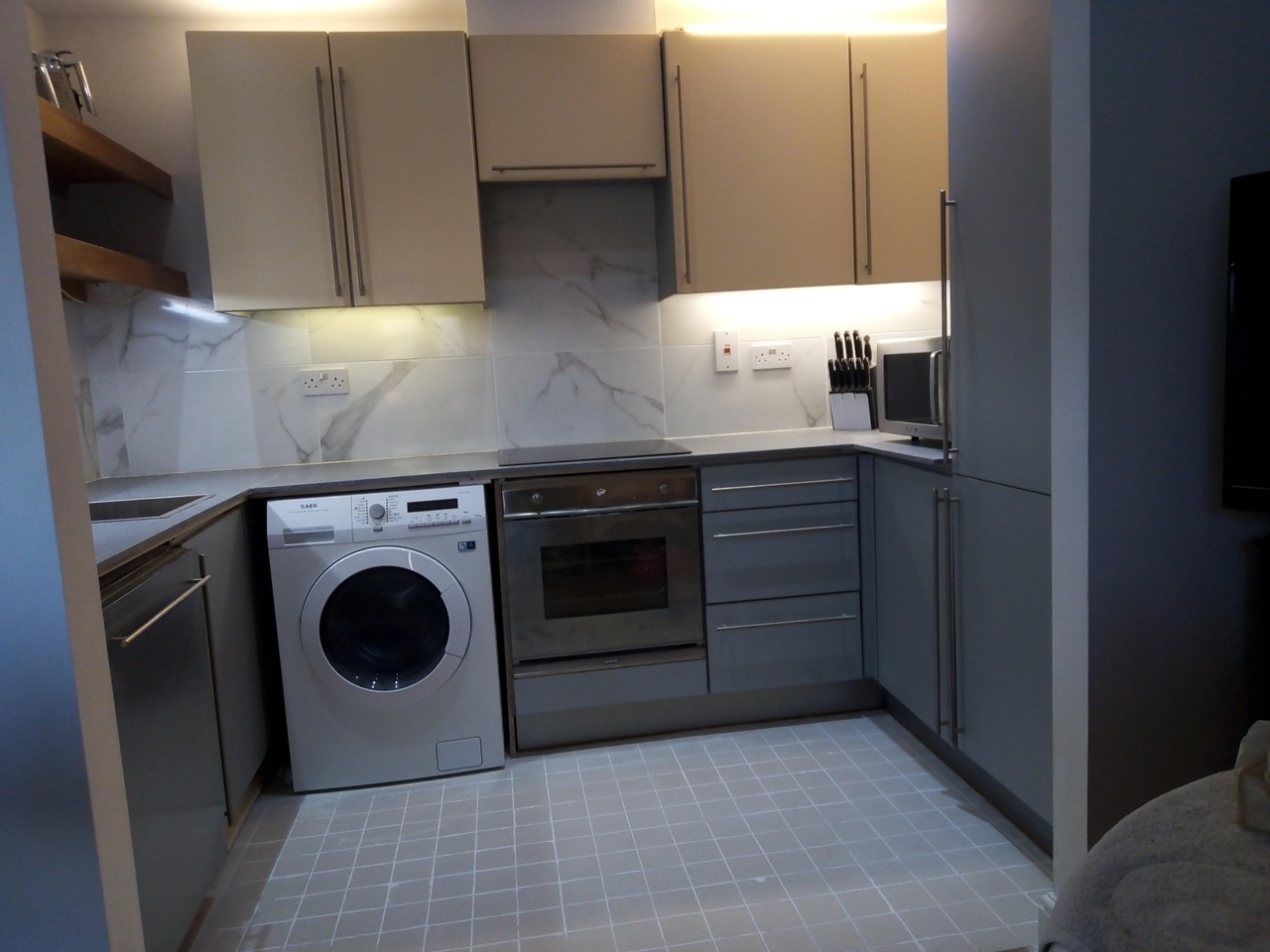 1 Bed Flat, Commercial Road, E1 photo 2