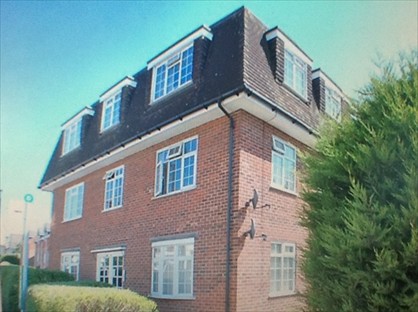 2 Bed Flat, St. Johns Terrace Road, RH1