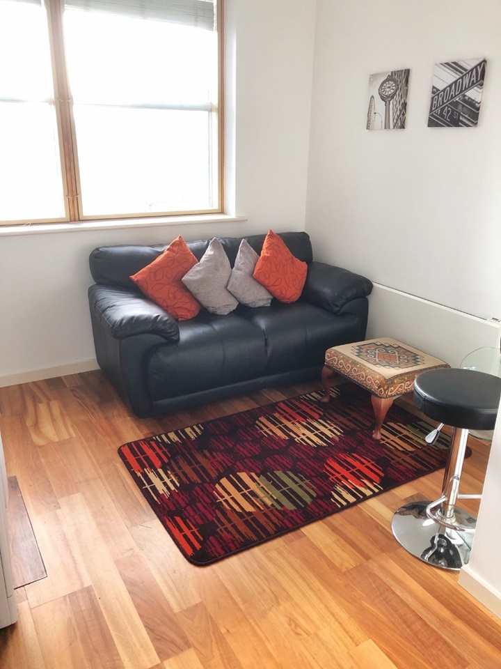 Studio Flat, Wellington Street, LS1 photo 2