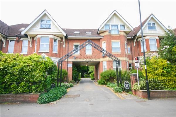 Studio Flat, Alexandra Mews, SO15