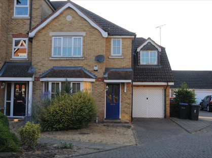 6 Bed Semi-Detached House, Nightingale Shott, TW20