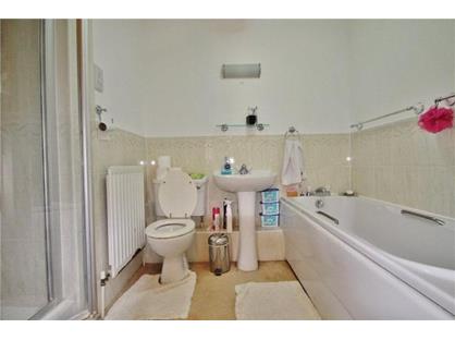 2 Bed Flat, Chantry Close, TW16