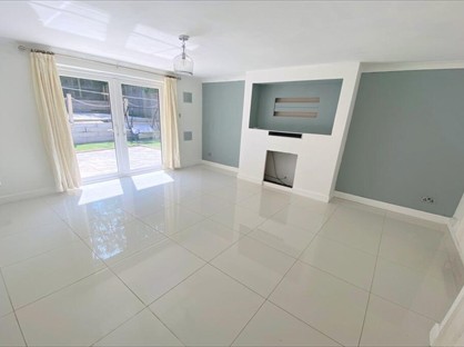 2 Bed Semi-Detached House, Hawthorn Rise, BN9