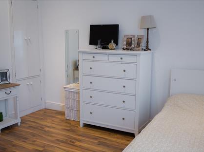 Studio Flat, Winchester Street, SW1V
