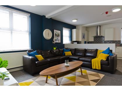 8 Bed Semi-Detached House, Hawkins Street, L6