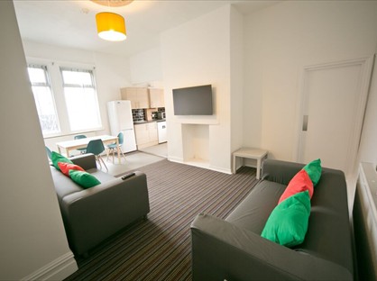 6 Bed Terraced House, Brackenbury Road, PR1