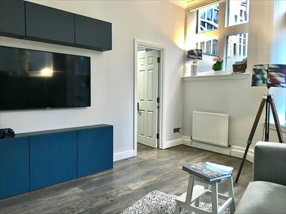 1 Bed Flat, Creechurch Lane, EC3A