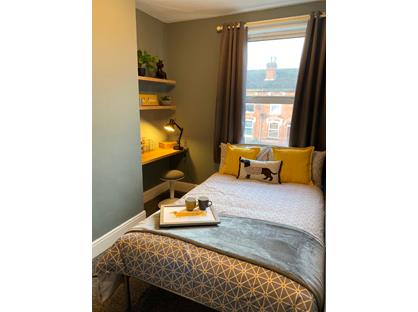 Room in a Shared House, Happy Land North, WR2