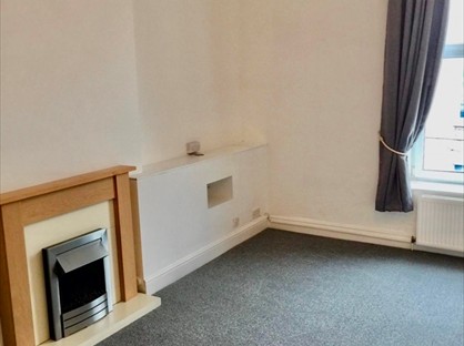 1 Bed Flat, High Street, PO36