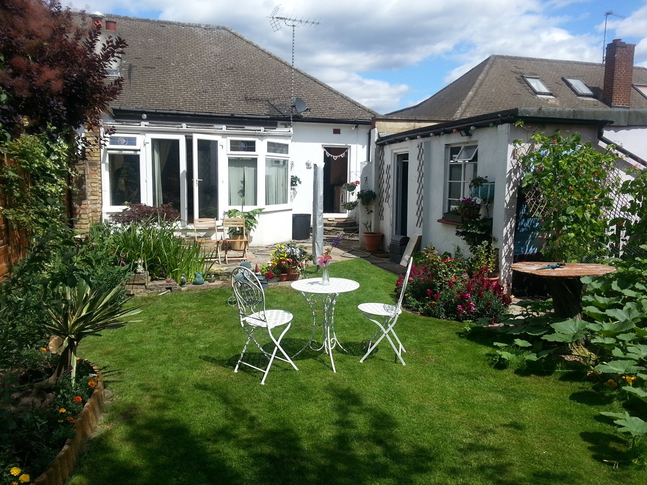 Twickenham 2 Bed Bungalow, Rosecroft Gardens, TW2 To Rent Now for £