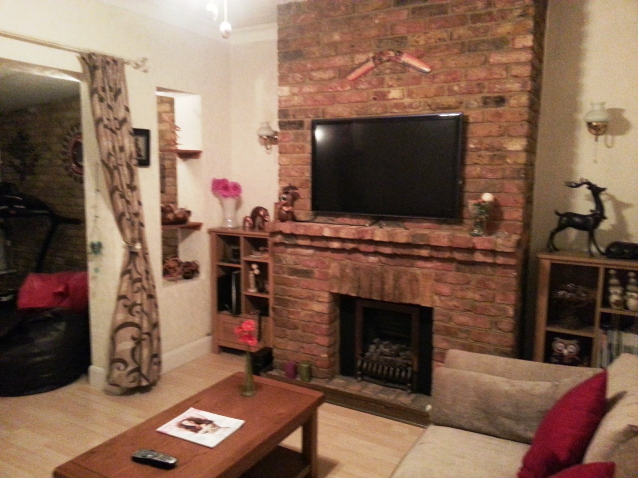 Twickenham 2 Bed Bungalow, Rosecroft Gardens, TW2 To Rent Now for £