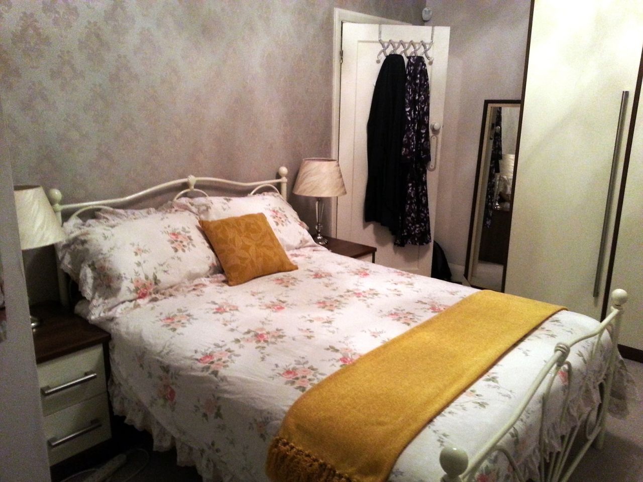 Twickenham 2 Bed Bungalow, Rosecroft Gardens, TW2 To Rent Now for £