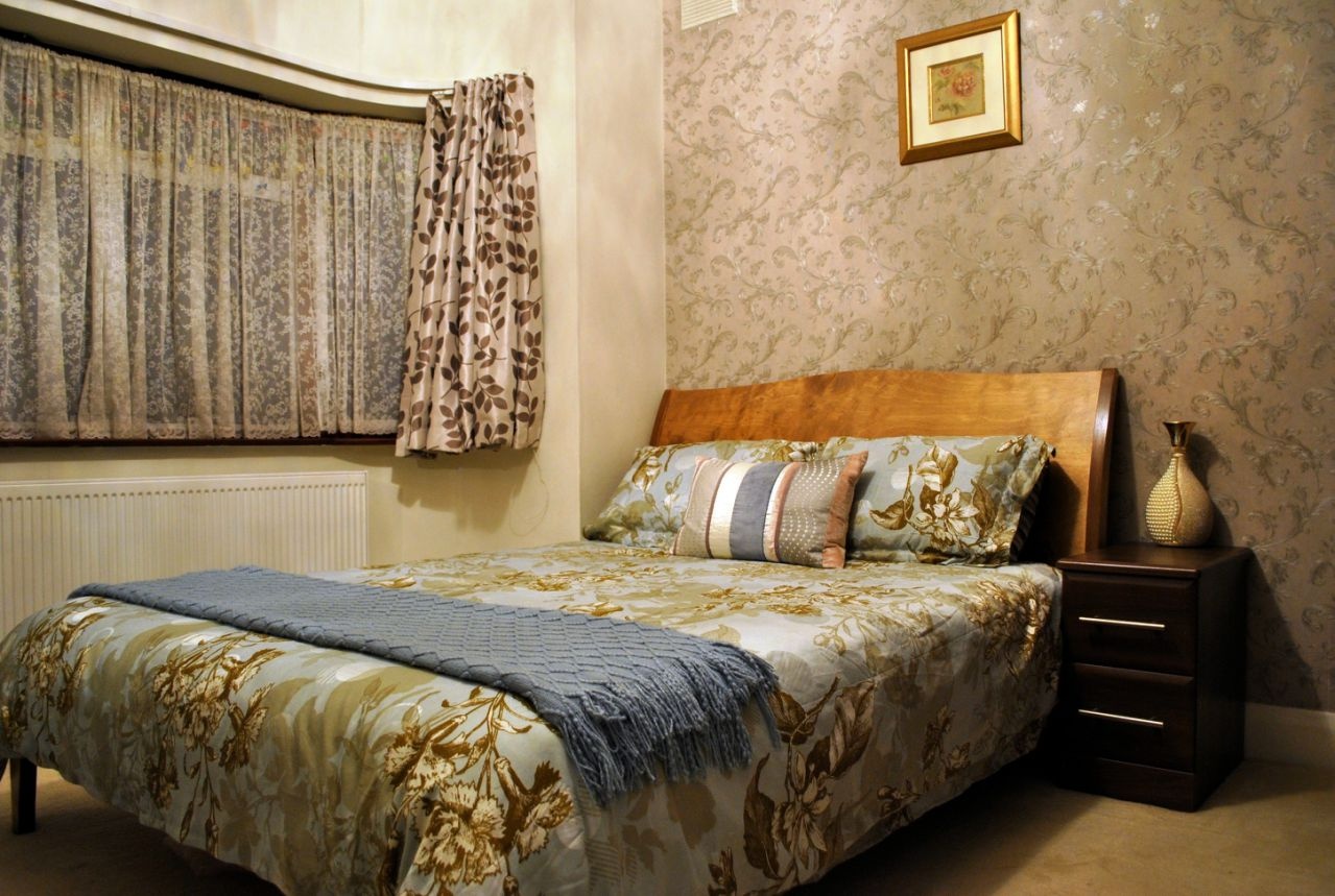 Twickenham 2 Bed Bungalow, Rosecroft Gardens, TW2 To Rent Now for £