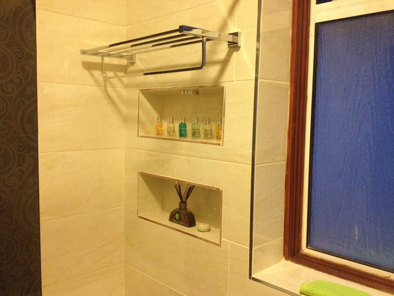 Twickenham 2 Bed Bungalow, Rosecroft Gardens, TW2 To Rent Now for £