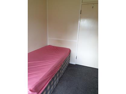 Room in a Shared House, Denmark Gardens, SM5