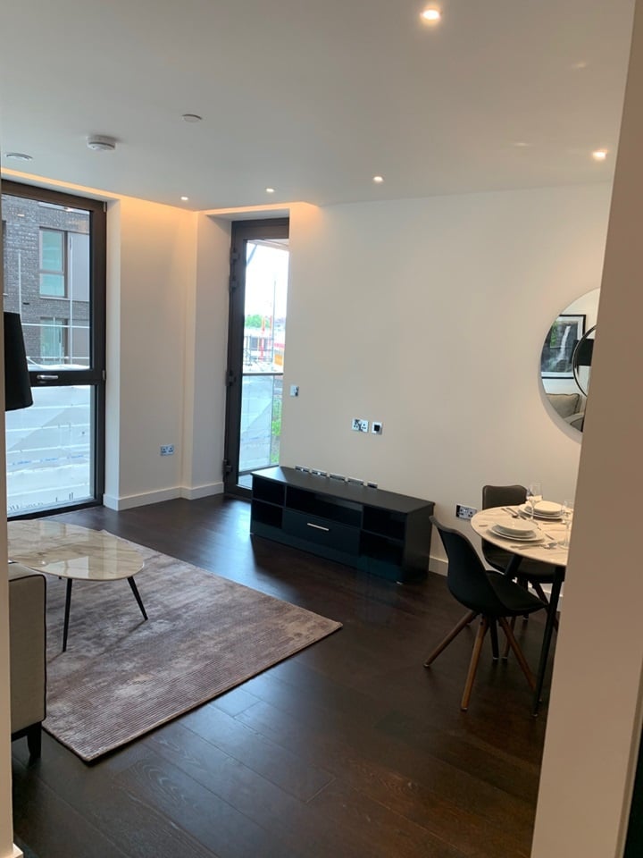 1 Bed Flat, Ponton Road, SW11