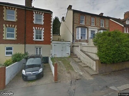 1 Bed Flat, Grovehill Road, RH1