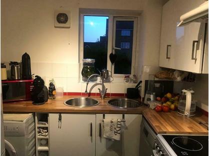 Room in a Shared Flat, Mullards Close, CR4