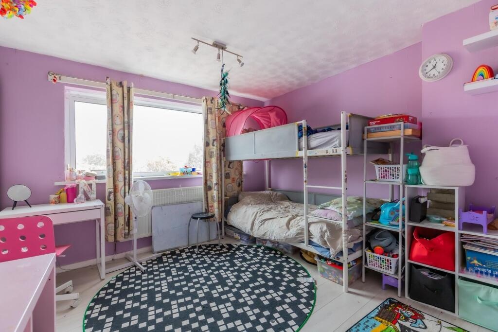 3 Bed End Terrace, Uplands Crescent, CF64 photo 3