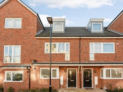 3 Bed Terraced House, Hunting Place, TW5