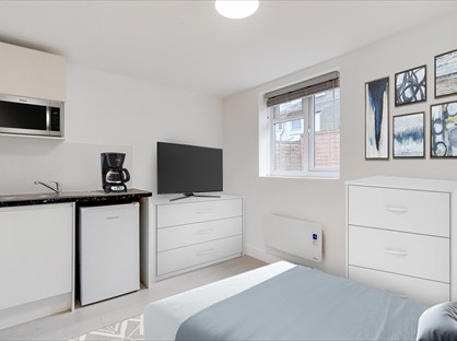Bedsit, Gilbey Road, SW17