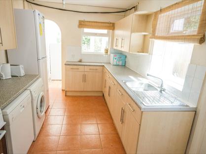 6 Bed Semi-Detached House, Bridge Road, UB8