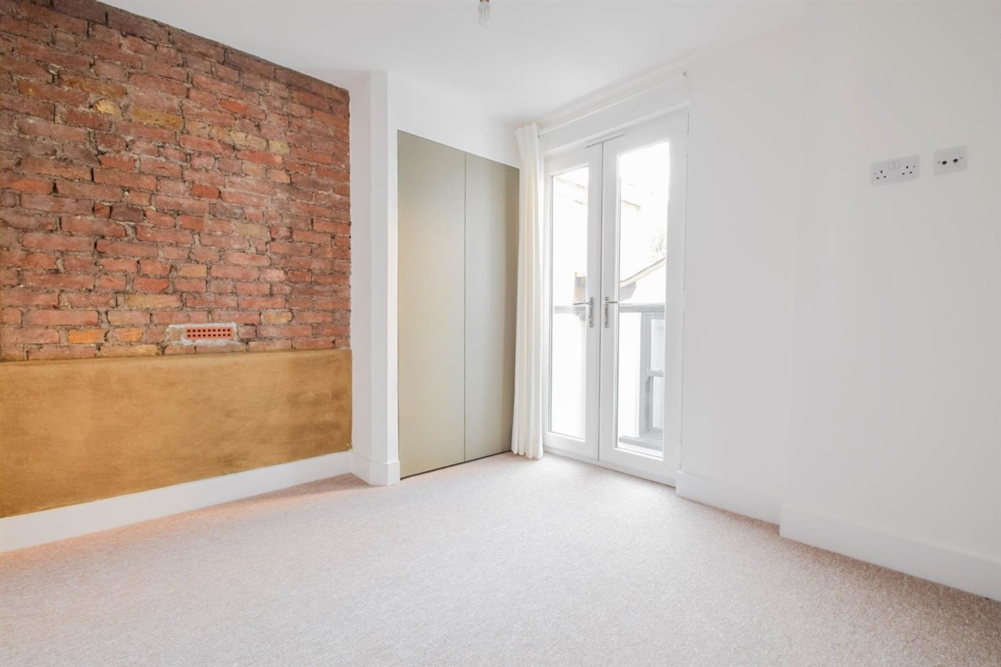 2 Bed Flat, Laura Terrace, N4 photo 3