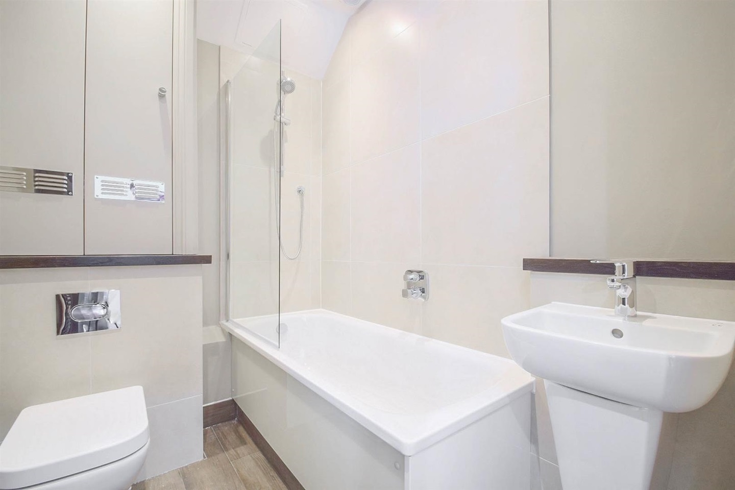 2 Bed Flat, Laura Terrace, N4 photo 4
