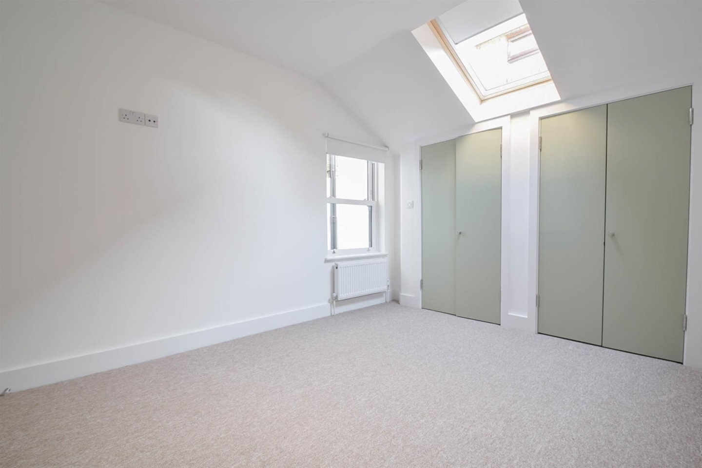 2 Bed Flat, Laura Terrace, N4 photo 2