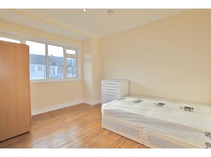 Room in a Shared House, Woodside Road, N22
