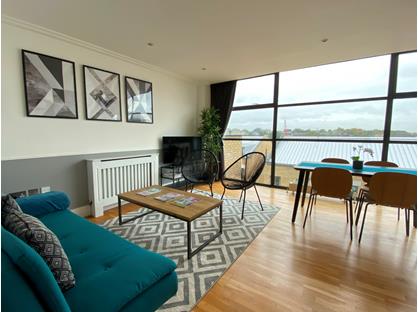 2 Bed Flat, Town Meadow, TW8