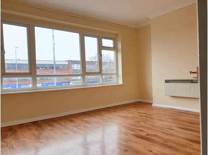 3 Bed Maisonette, Waverley Road, SL1