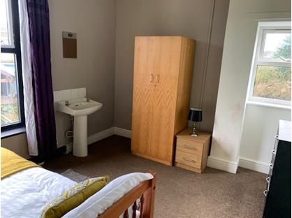 Room in a Shared House, Market Street, S80
