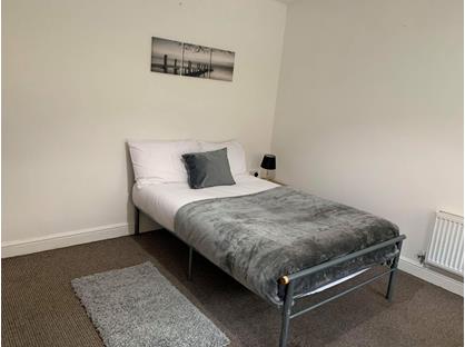 Room in a Shared House, Canal Road, S80