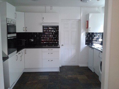 5 Bed Semi-Detached House, Raymond Crescent, GU2