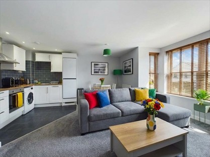 2 Bed Flat, St. Richards Court, RH16