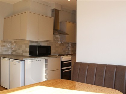 4 Bed Flat, Hawks Road, KT1