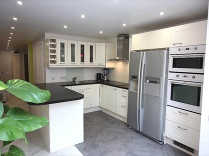 Room in a Shared House, Erskine Crescent, N17