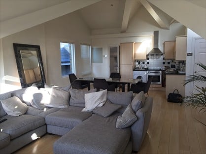 1 Bed Flat, Queens Road, IG9