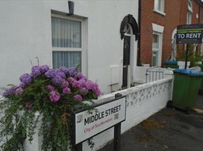 4 Bed Semi-Detached House, Middle Street, SO14