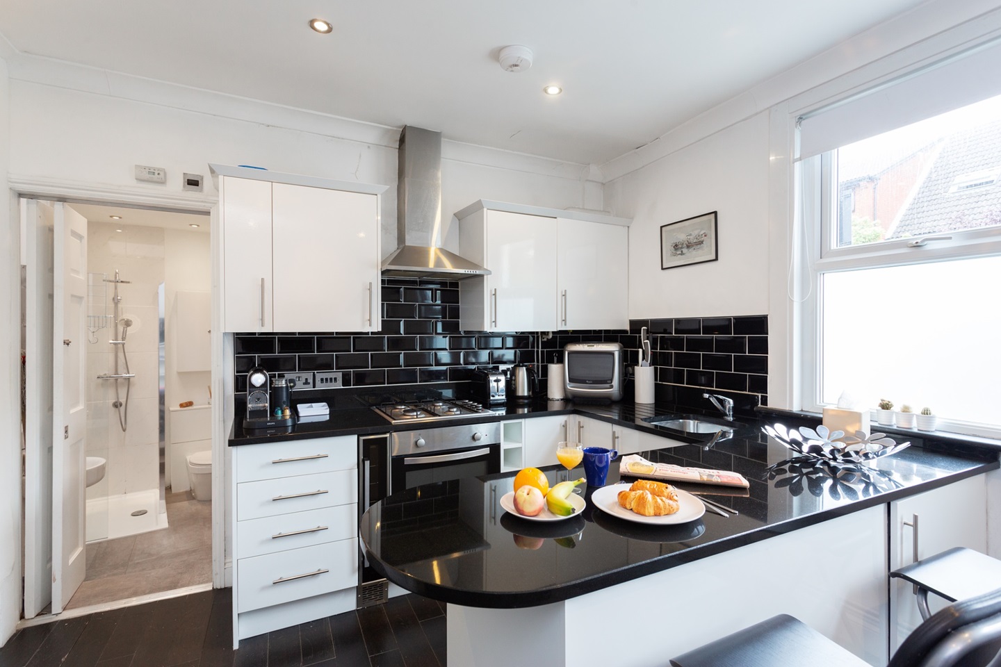 1 Bed Flat, Greyhound Road, W6 photo 4