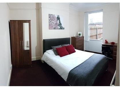 Room in a Shared House, Station Road, B14